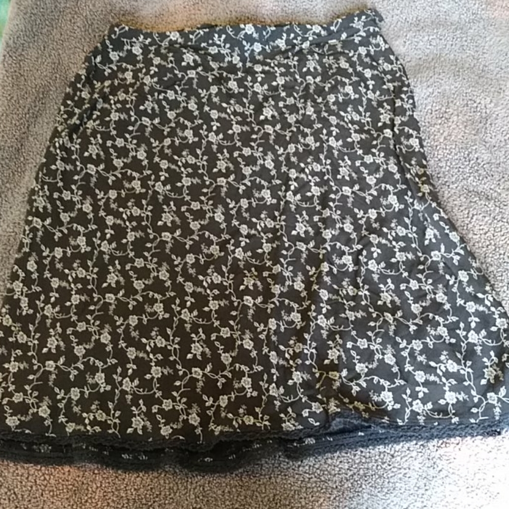 Gap skirt